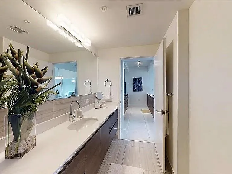Merrick Manor Condo — Photo 3
