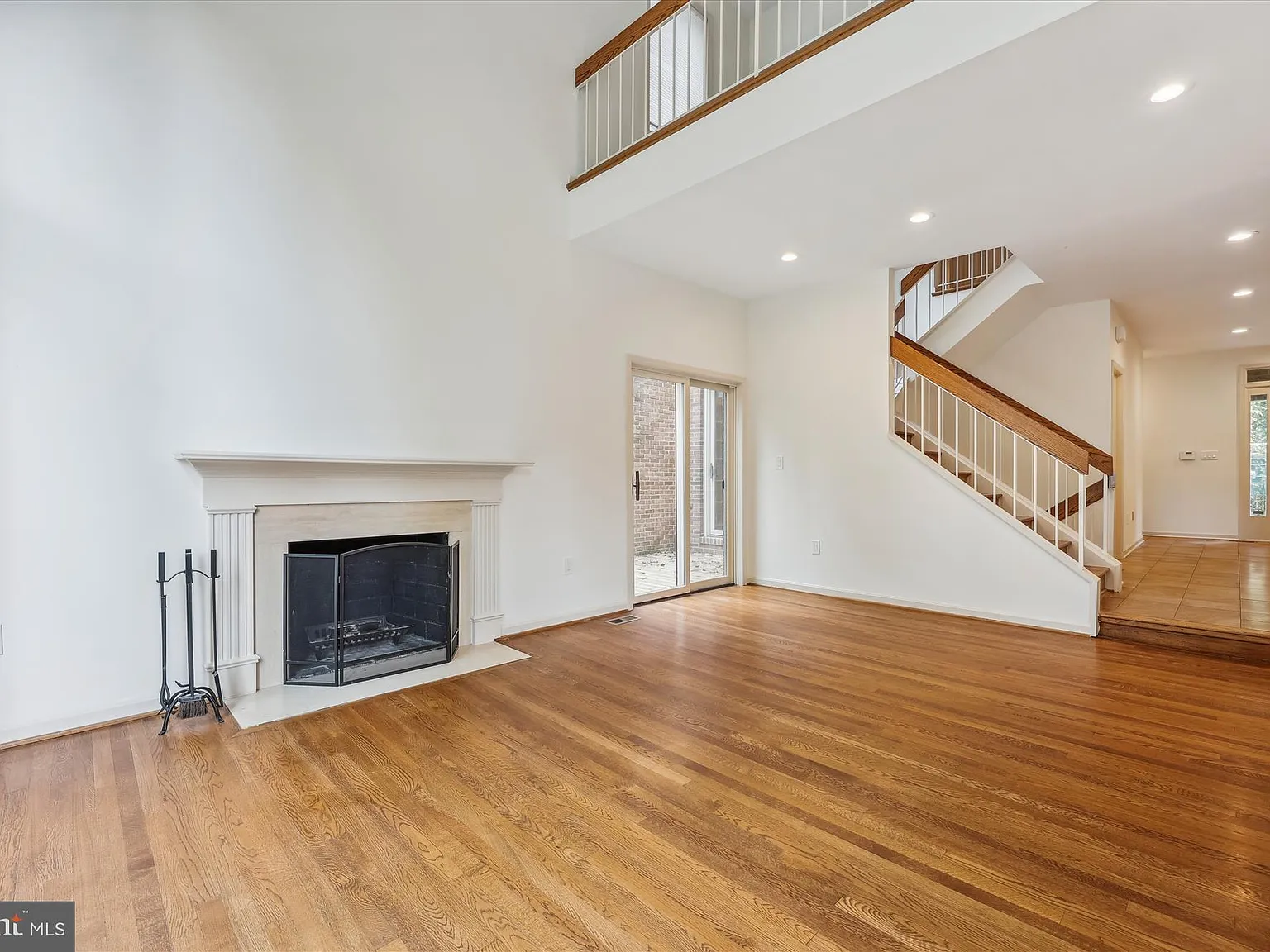 4 bed, 3.5 bath, 3400 sqft, $5,150 — Photo 3