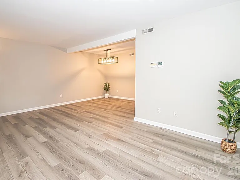 8839 Hunter Ridge Dr — Photo 7