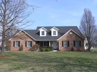 2 E Pawnee Ct, Columbia, IL 62236