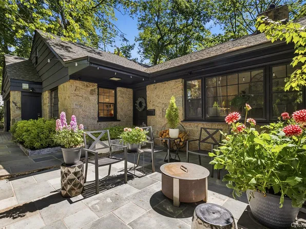 2 Sherwood Place, Scarsdale, NY 10583