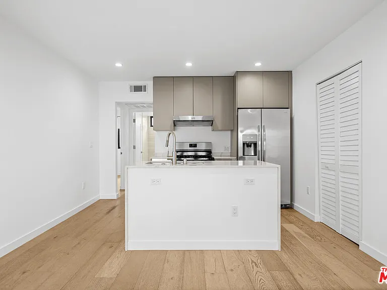 11785 Gateway Blvd #2 — Photo 4