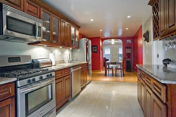 Sold by R New York | media 3