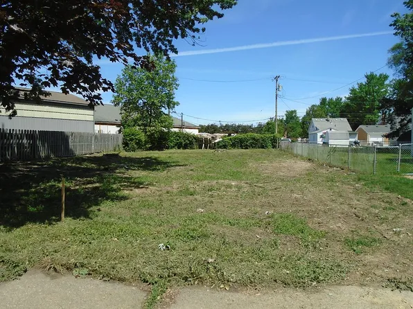 19195 Bigelow St, Roseville, MI 48066