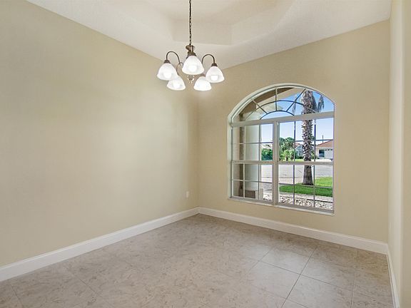 5th image of 8 Laurel Dr