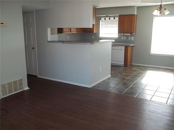 2nd image of 206 Fox Run