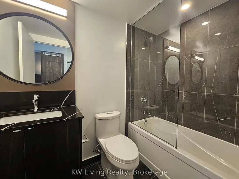 771 Yonge St #1109 — Photo 2