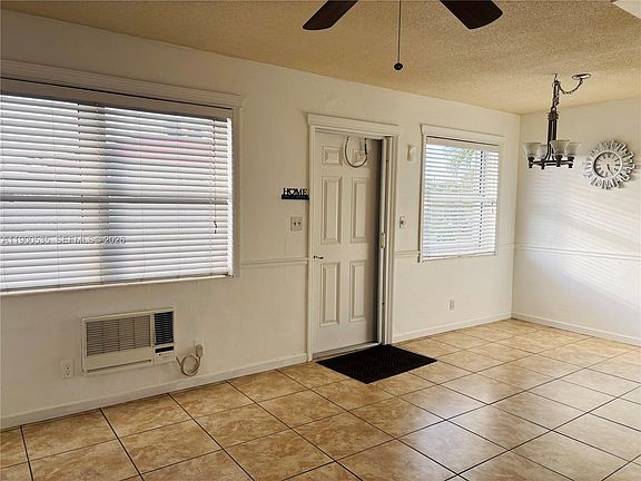 3rd image of 22 SE 3rd Ter APT 18