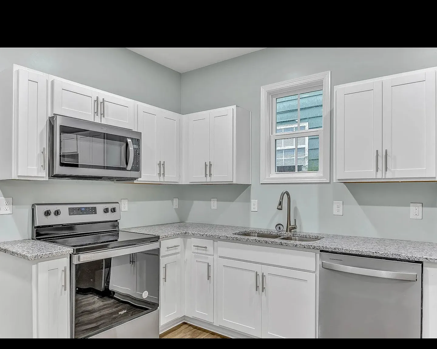 4 bed, 1401 sqft, $2,400 — Photo 2