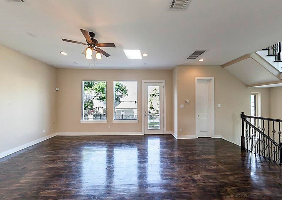 Living room :  Open floor plan, pre wired, picture windows, and   10 foot ceilings. Balcony  off the living room.