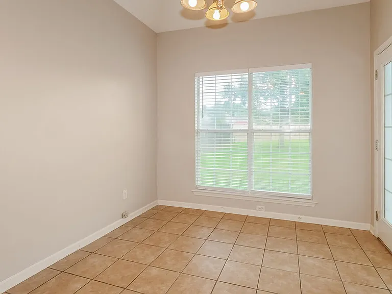 5820 Lillian Bend Dr — Photo 6