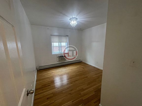 3rd image of 2732 Paulding Ave #1