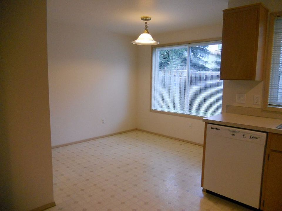 1st image of 620 27th Ave SE APT B