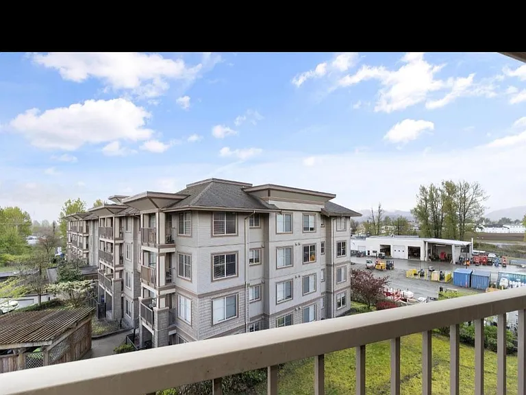 45559 Yale Rd — Photo 2