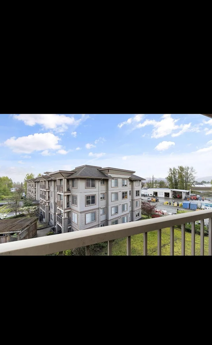 Building Photo - 45559 Yale Rd
