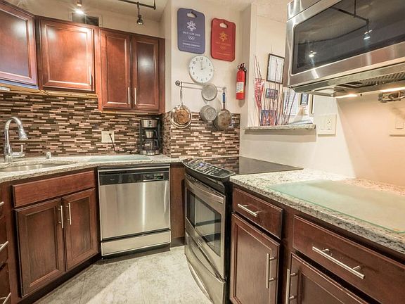 5th image of 929 N Astor St Unit 2203