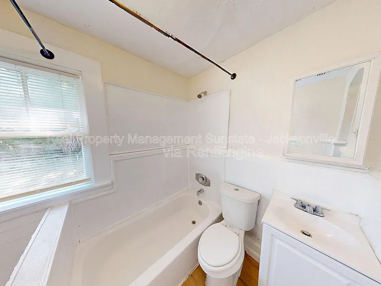 2324 Moncrief Rd — Photo 10