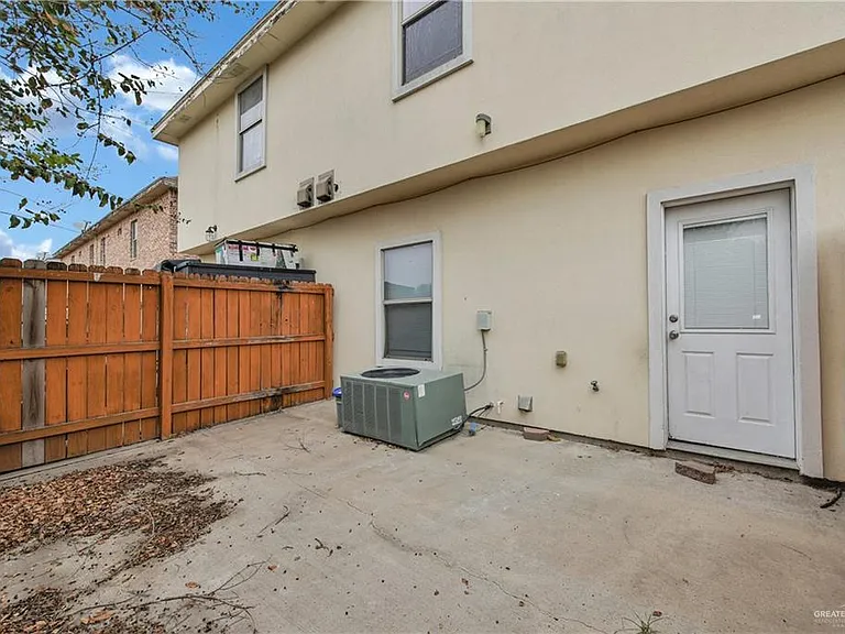 3700 S Embassy Ave #3 — Photo 12