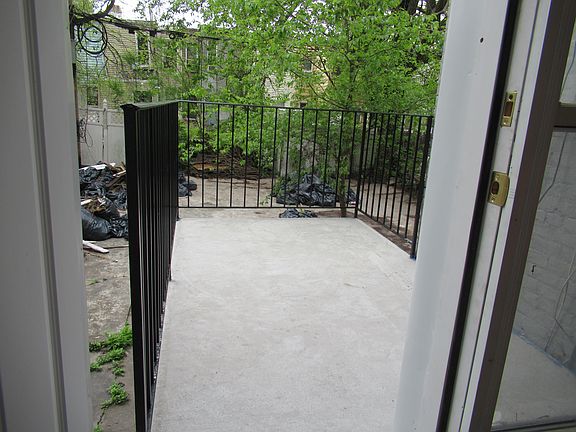 3rd image of 2302 Atlantic Ave APT 1L