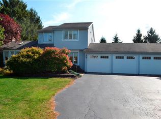 387 Thrushwood Ln, Webster, NY 14580