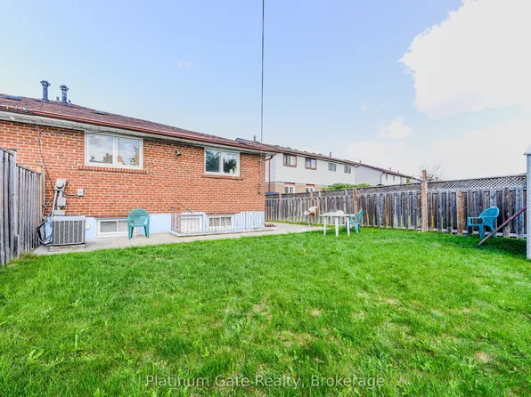 3088 Harold Sheard Dr, Mississauga, ON L4T 1V5