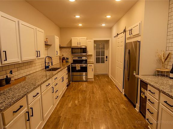2nd image of 2904 Charles St