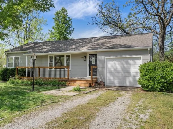 1040 N Sycamore St, Ottawa, KS 66067