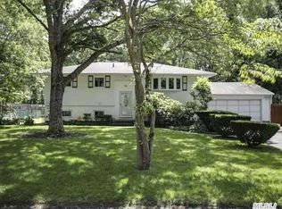 54 Ridgewood Ave, Central Islip, NY 11722
