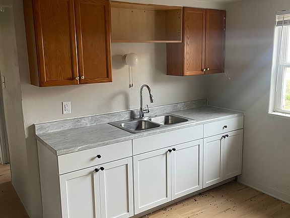 5th image of 801 E McCarty St APT 5