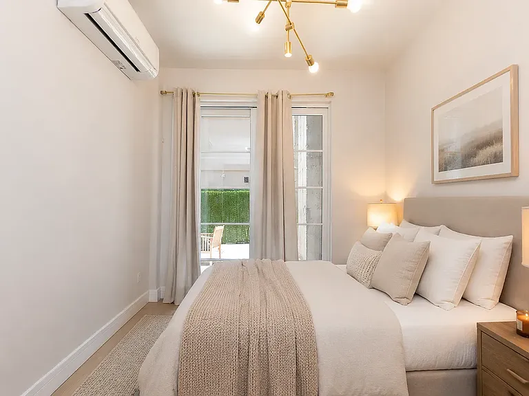 978 Kent Ave #1B — Photo 4