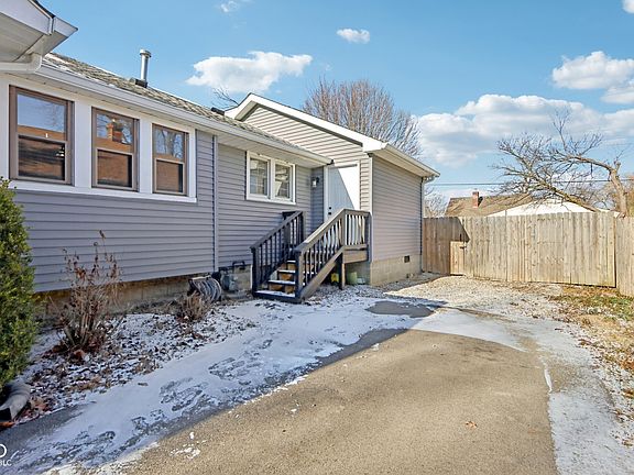 3rd image of 812 E Mills Ave