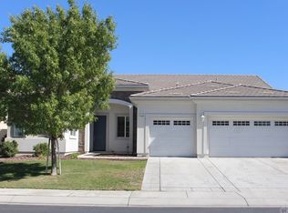 10291 Daylily St, Apple Valley, CA 92308