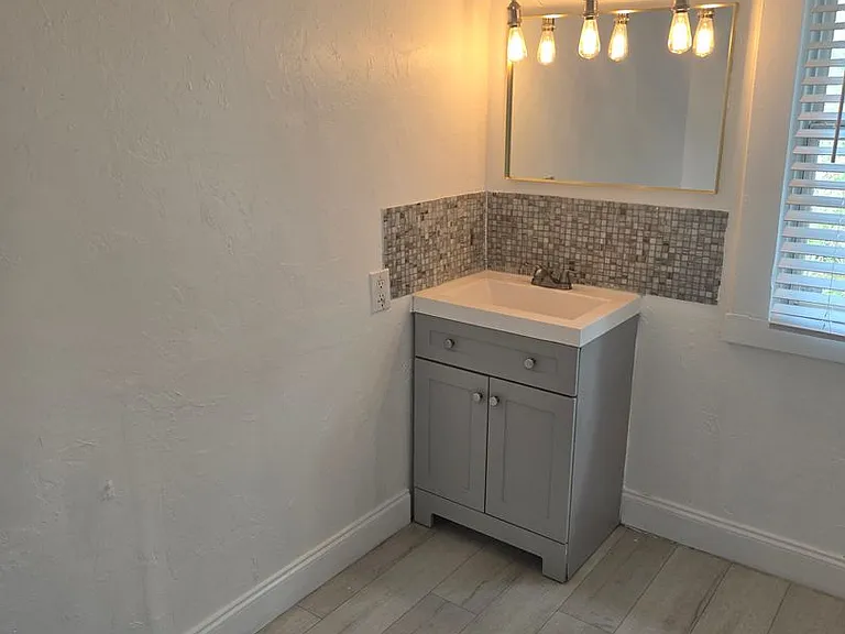 1212 E 25th Ave #B — Photo 16
