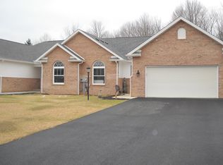 108 Nottingham Dr #16, Ellwood City, PA