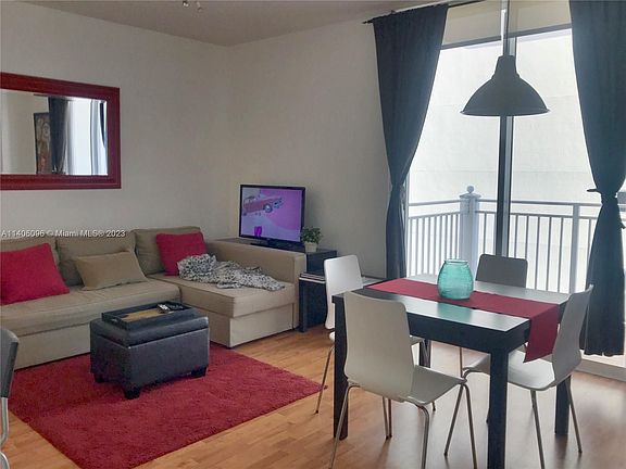 4th image of 185 SE 14th Ter APT 1401