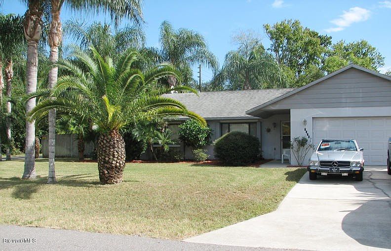 4411 Ponds front 1