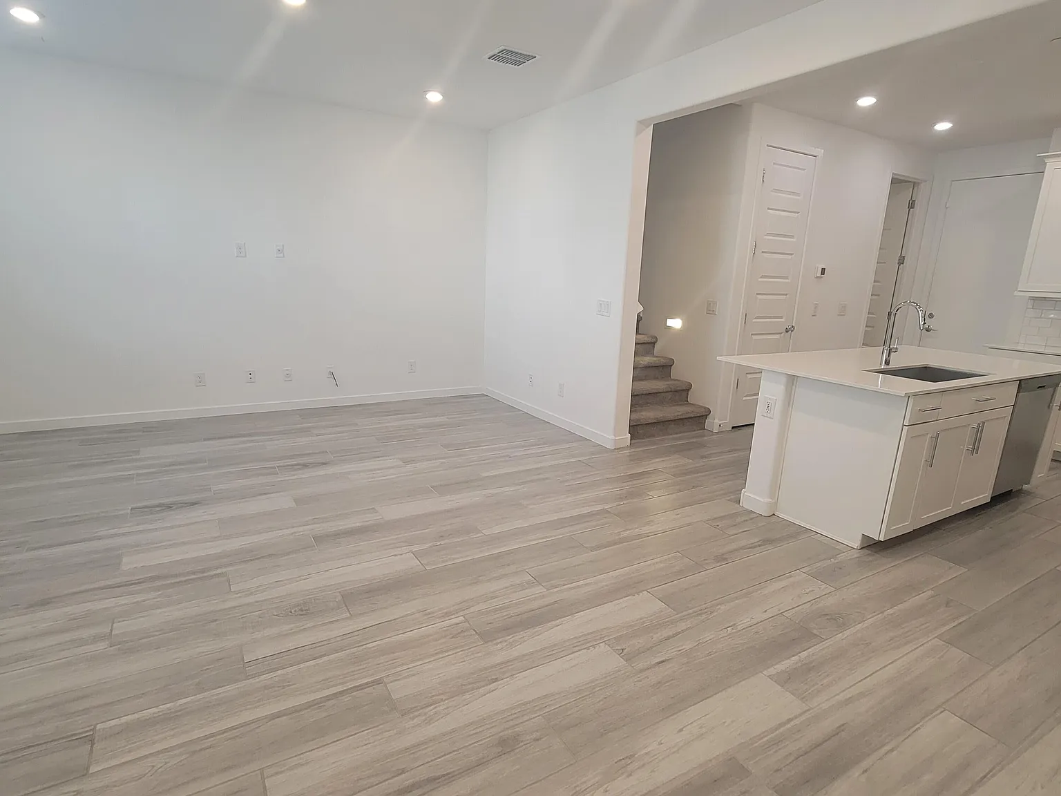 3 bed, 2.5 bath, 1456 sqft, $2,850 — Photo 4