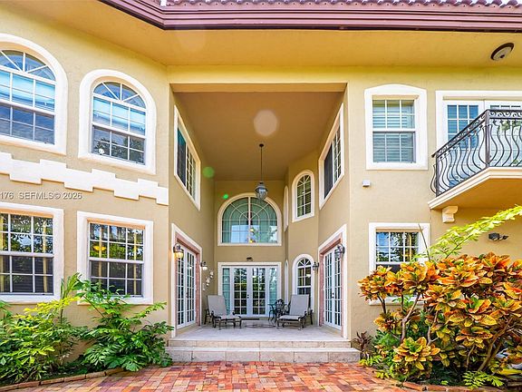 4th image of 4501 N Bay Rd