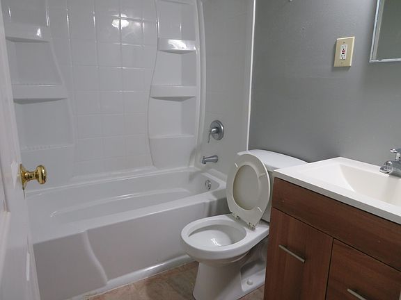 3rd image of 10257 Clarendon Ave