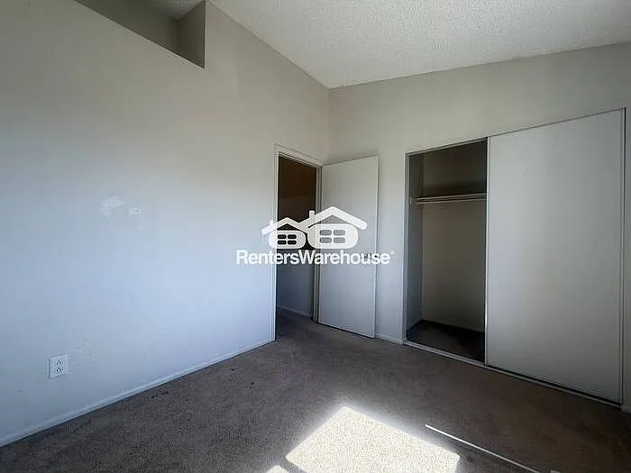 1970 N Hartford St #4 — Photo 8