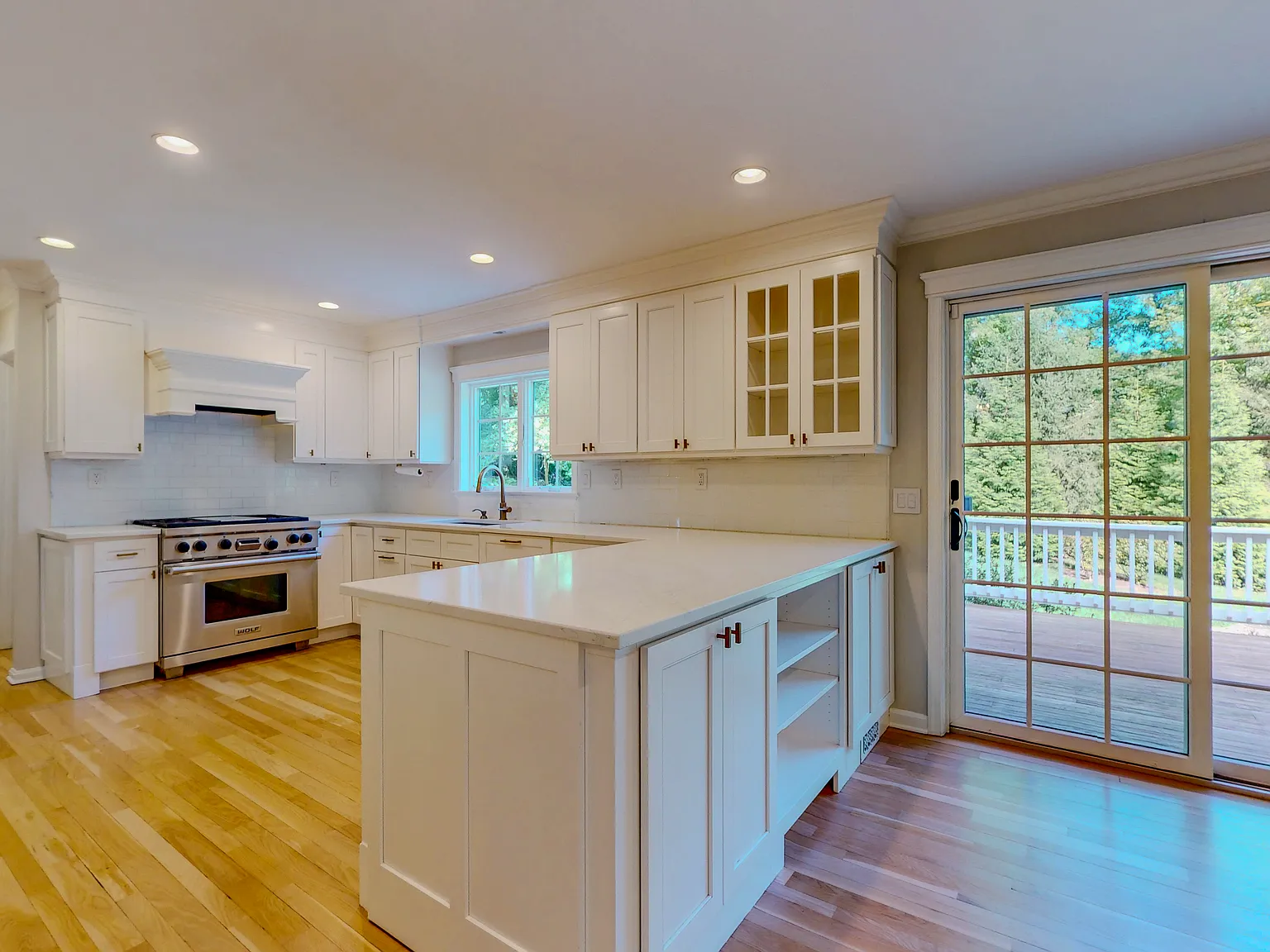 4 bed, 2.5 bath, 2912 sqft, $10,000 — Photo 2