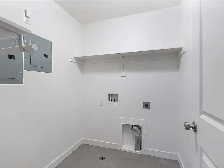 1546 W Parkview Dr — Photo 9