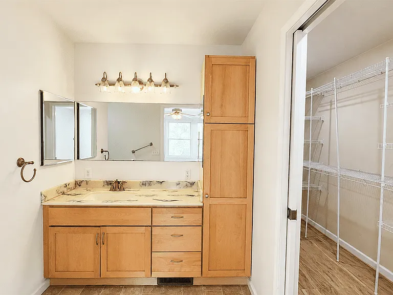 1425 N Sutton Rd — Photo 10