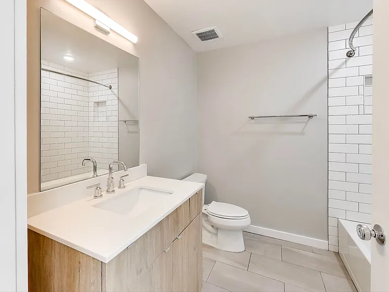 622-624 Girard St NE — Photo 14