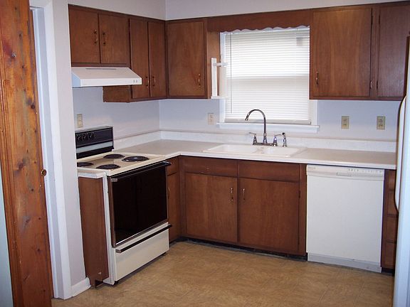 2nd image of 815 Frederick St