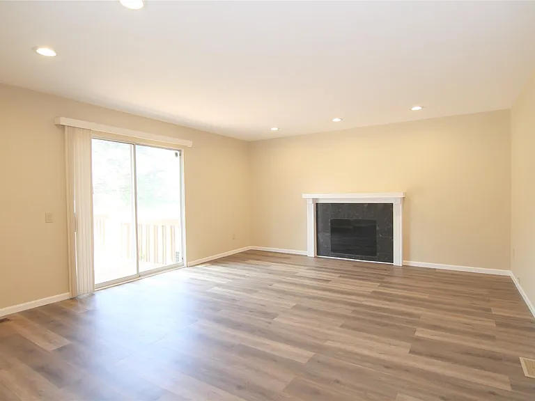 5590 Greenbriar Dr — Photo 16