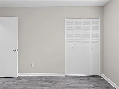 Chateau Apartments — photo 12