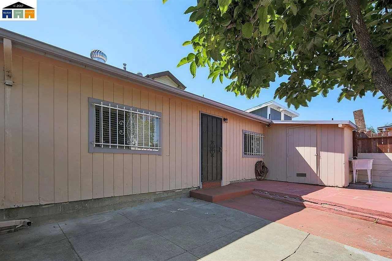2801 23rd Ave photo 1