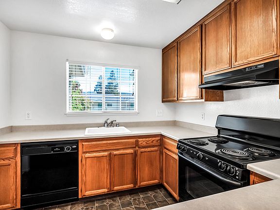3rd image of 202 Tuscany Pl
