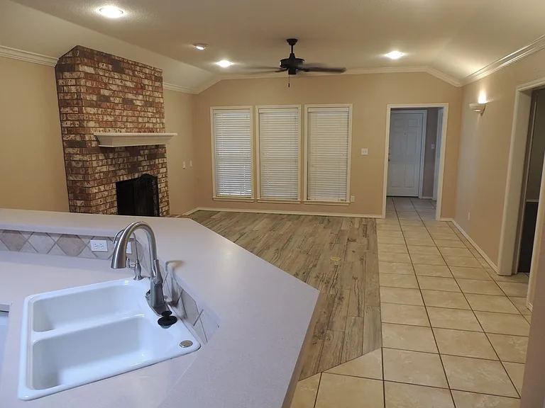 2913 Sunburst Dr — Photo 4